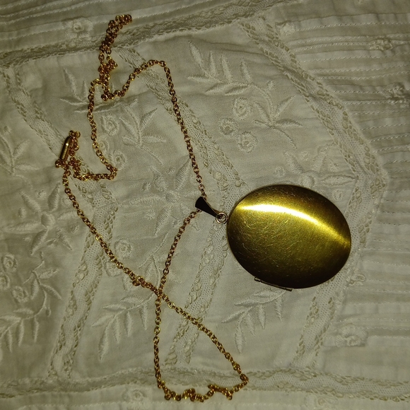 Vintage locket. - Picture 3 of 8